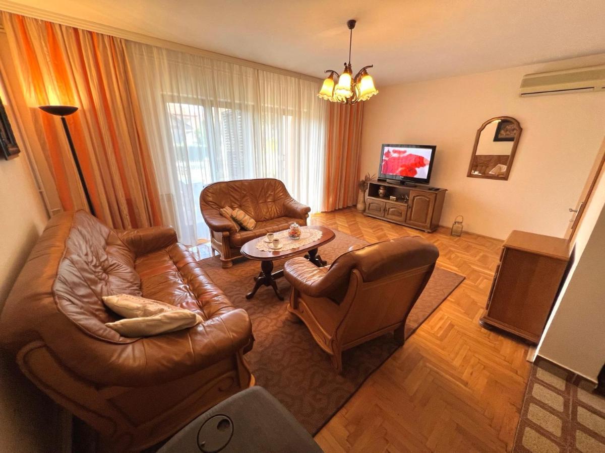 Interinn Luxury Villa Paracin Exterior photo